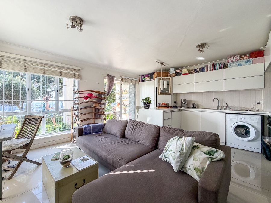 1 Bedroom Property for Sale in Vredehoek Western Cape